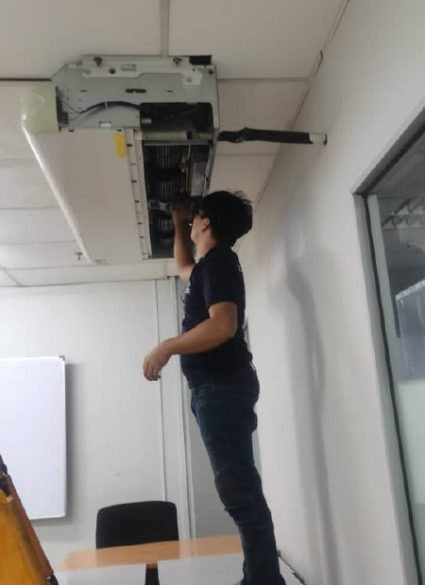 gambar-galeri-kerja-penyelenggaraan-aircond-website-mzmahligai.com-1