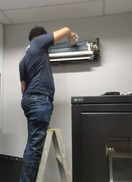 gambar-galeri-kerja-penyelenggaraan-aircond-website-mzmahligai.com-4