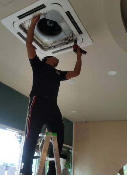 gambar-galeri-kerja-penyelenggaraan-aircond-website-mzmahligai.com-7